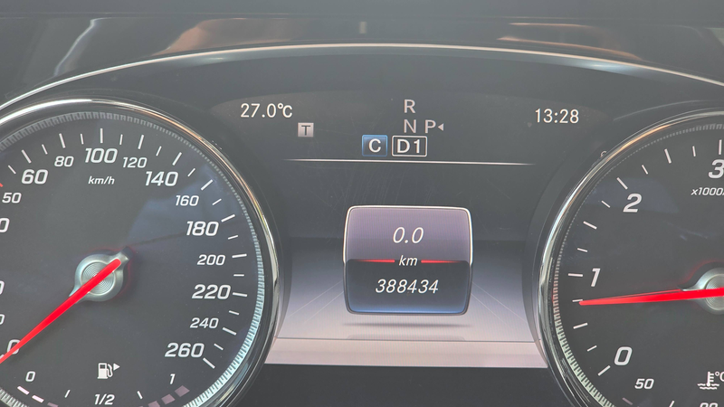 Mercedes-Benz E 200 E 200 d 9G-TRONIC Automatik Navigation Kamera LED Scheinwerfer — photo 15