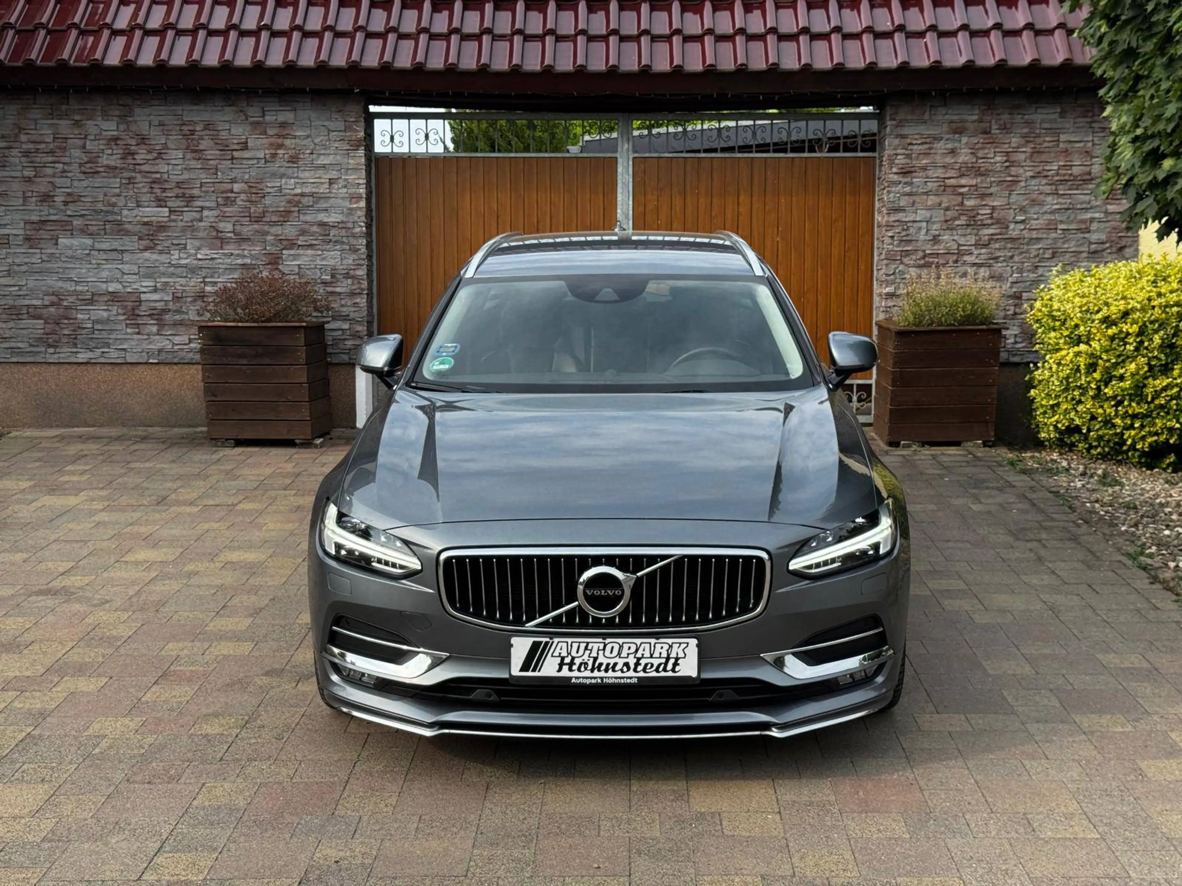 Volvo V90 Inscription AWD — photo 2