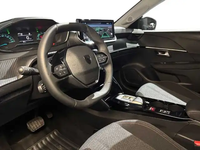Peugeot 208 view 11