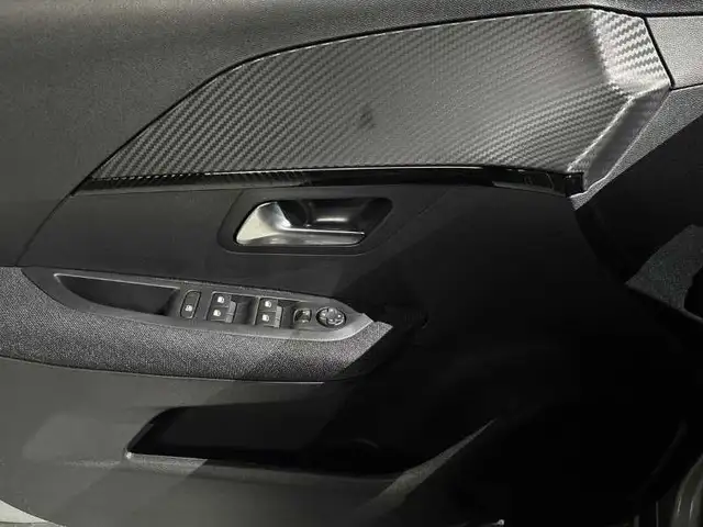 Peugeot 208 view 10