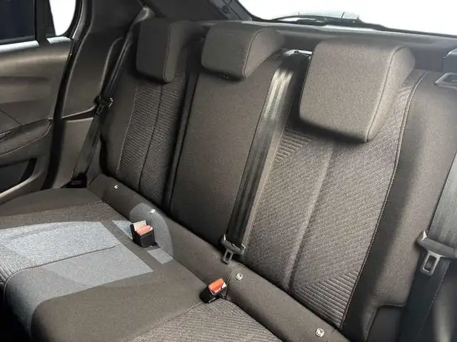Peugeot 208 view 9