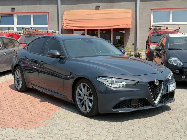 Alfa Romeo Giulia Giulia 2016 2.2 t Super 180cv auto