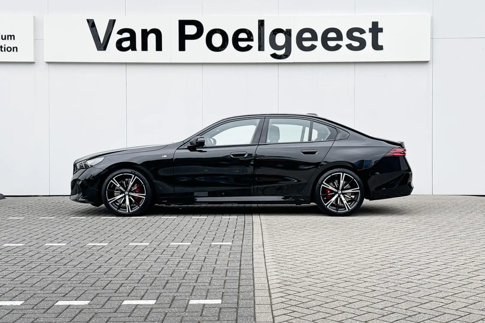 BMW 520 5 Serie Sedan 520i | M Sport | Trekhaak Noir - 2