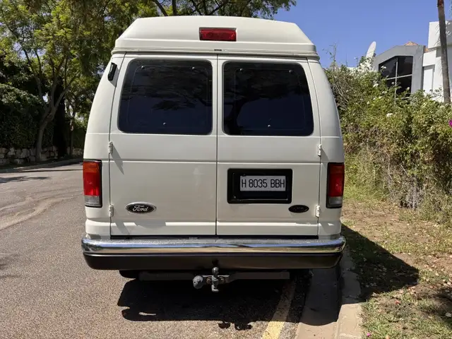 Ford Econoline view 5