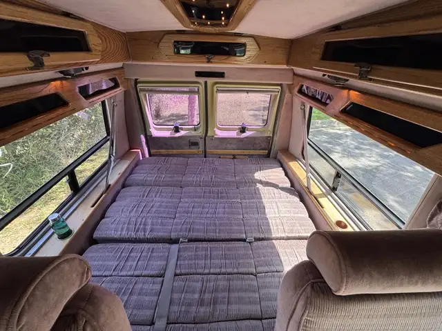 Ford Econoline view 10