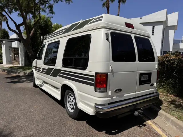 Ford Econoline view 4