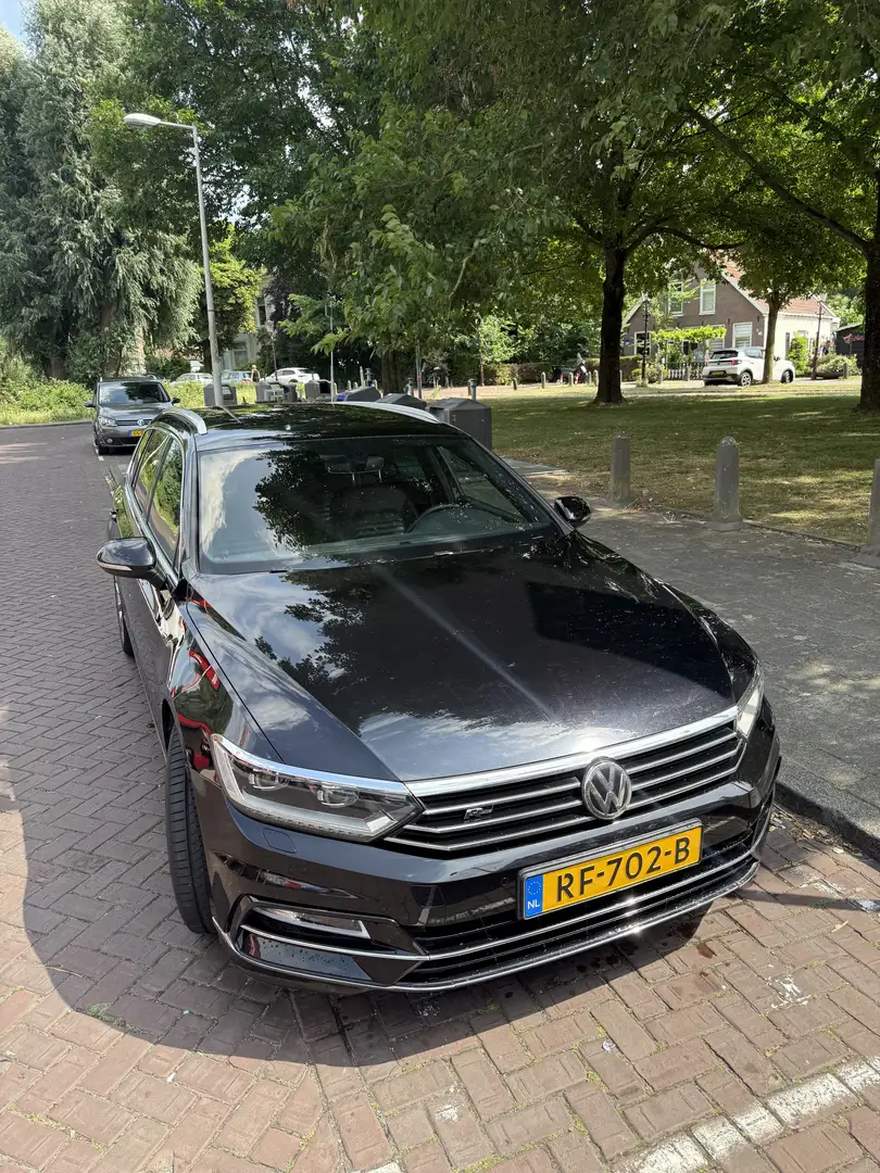 Volkswagen Passat 1.6 TDI Highline Business R Zwart - 1