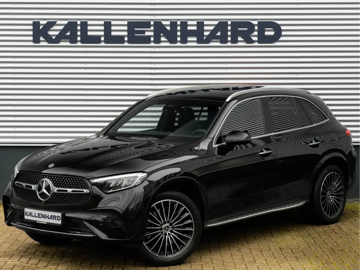 Mercedes-Benz GLC 300 300e 4MATIC AMG Line - Pano - Trekhaak - 360 Camer Zwart - 1