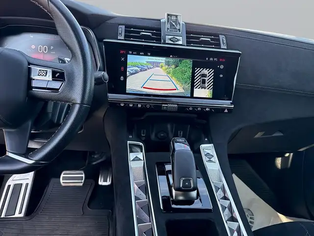 DS Automobiles DS 7 view 12