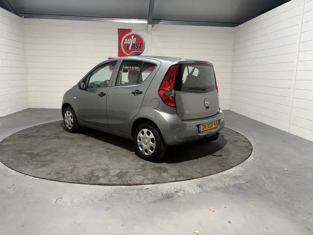 Opel Agila view 2