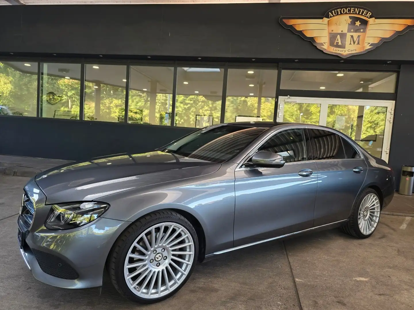 Mercedes-Benz E 300 d Lim. AVANTGARDE KAMERA/MULTIBEAM/SSD/20" Grau - 2