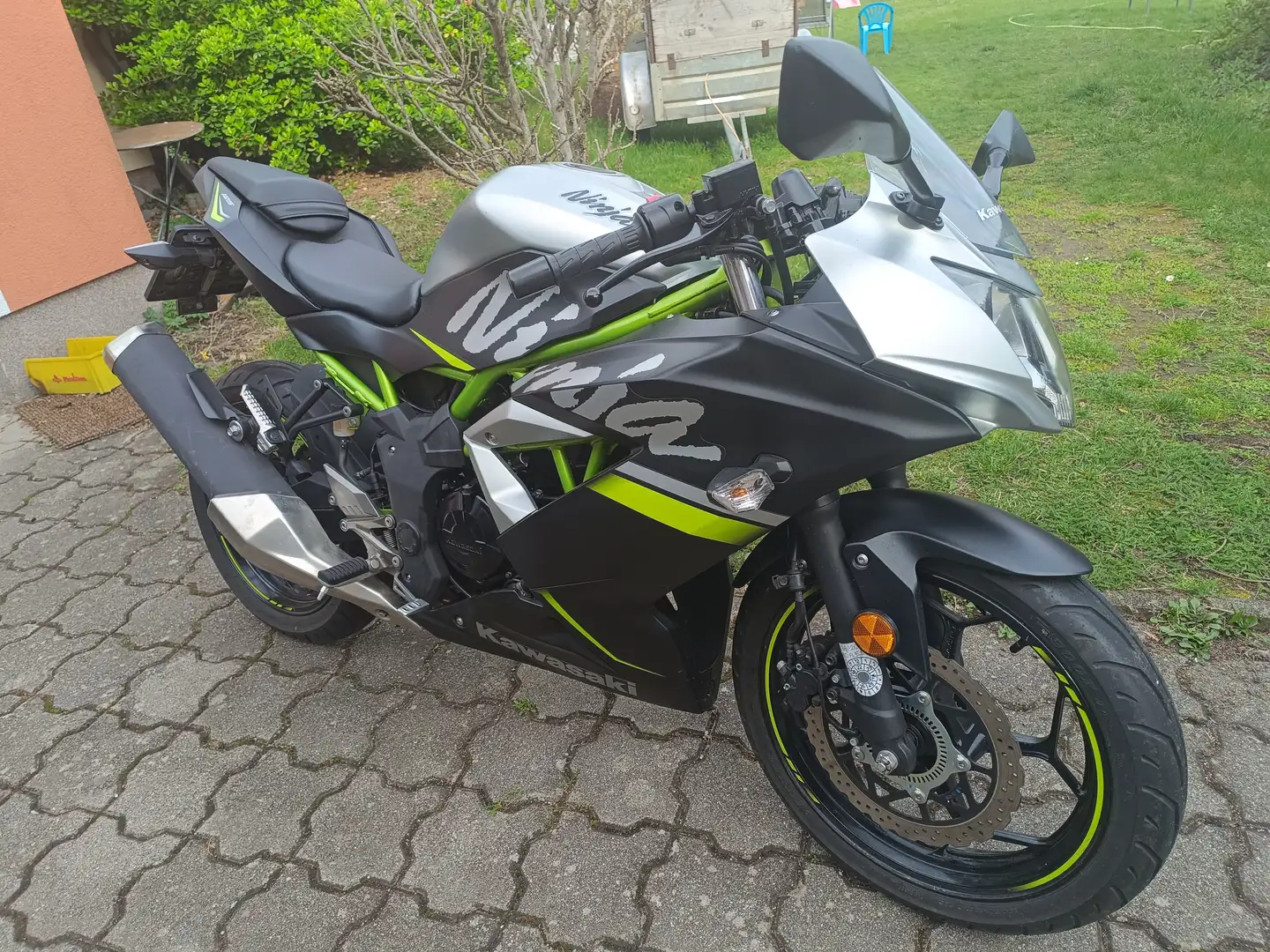 Kawasaki Ninja 125 Supersport Black - 1