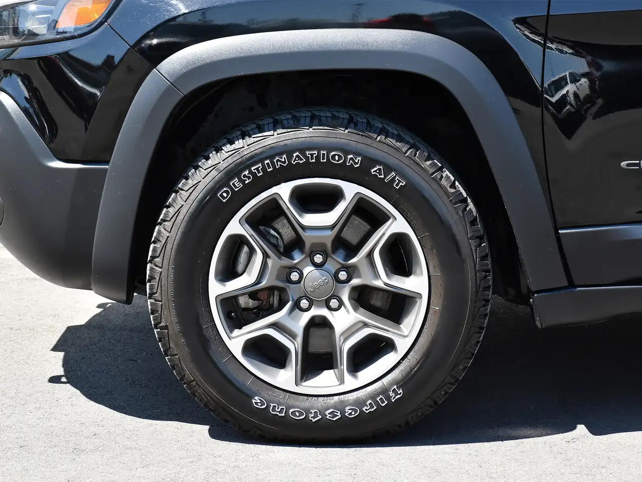 Jeep Cherokee снимка Jeep Cherokee