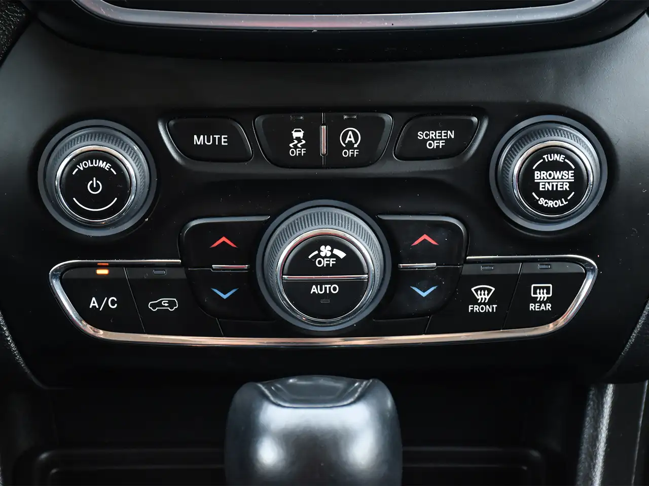 Jeep Cherokee снимка Jeep Cherokee