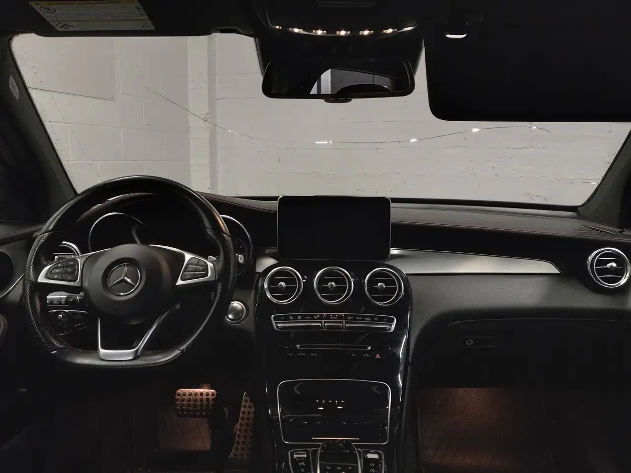 Mercedes-Benz GLC снимка Mercedes-Benz GLC