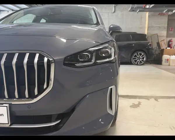 BMW 2 Series view 11