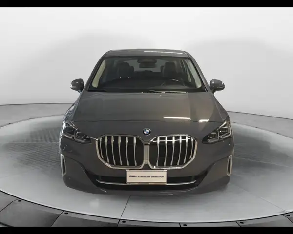 BMW 2 Series view 3