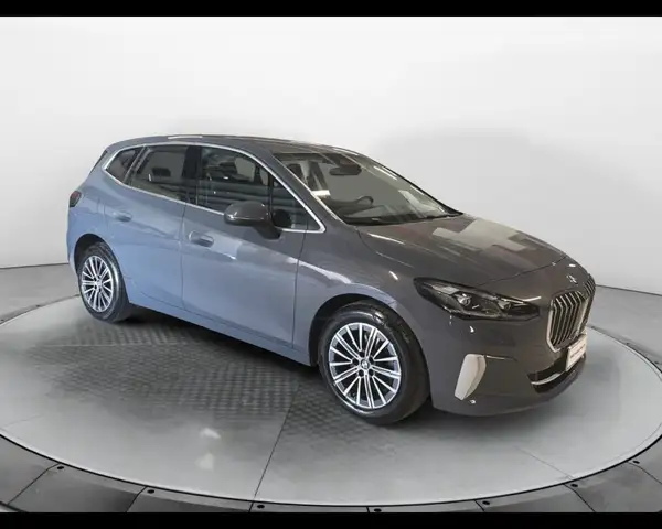 BMW 2 Series view 4
