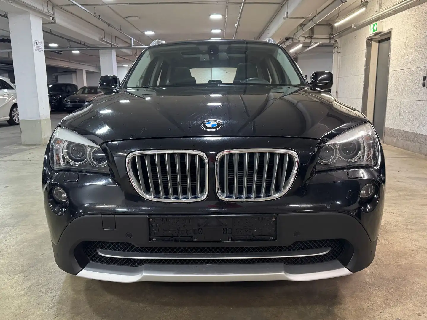 BMW X1 23 d xDrive Klima~Navi~Automatik~Pano~AHK~Xen Schwarz - 2