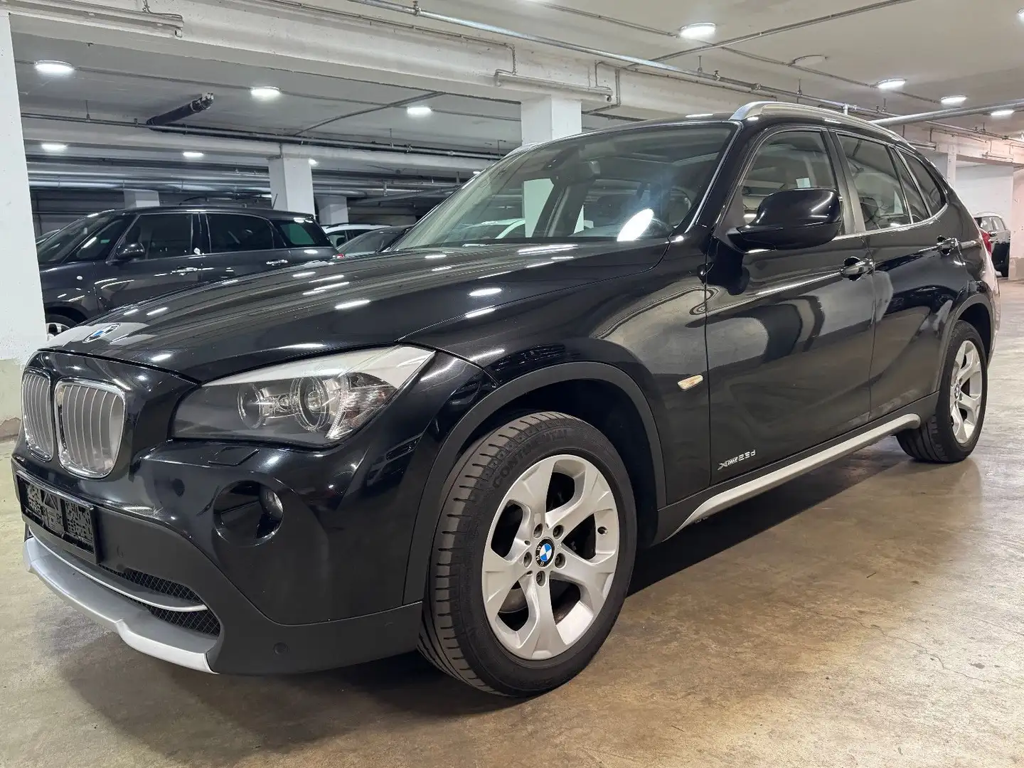 BMW X1 23 d xDrive Klima~Navi~Automatik~Pano~AHK~Xen Schwarz - 1