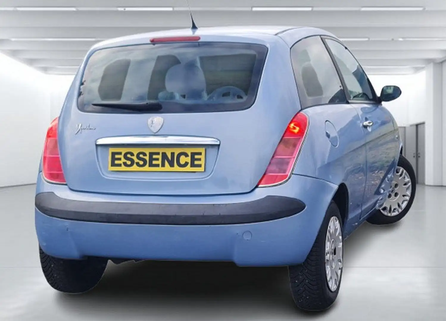 Lancia Ypsilon IV - Essence 16V 80ch (5 cv) BVM5 Bleu clair 3 por Blauw - 2