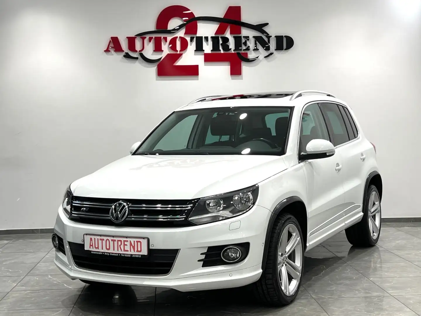Volkswagen Tiguan Sport & Style BMT 4Motion R-LINE PANORAMA Weiß - 2