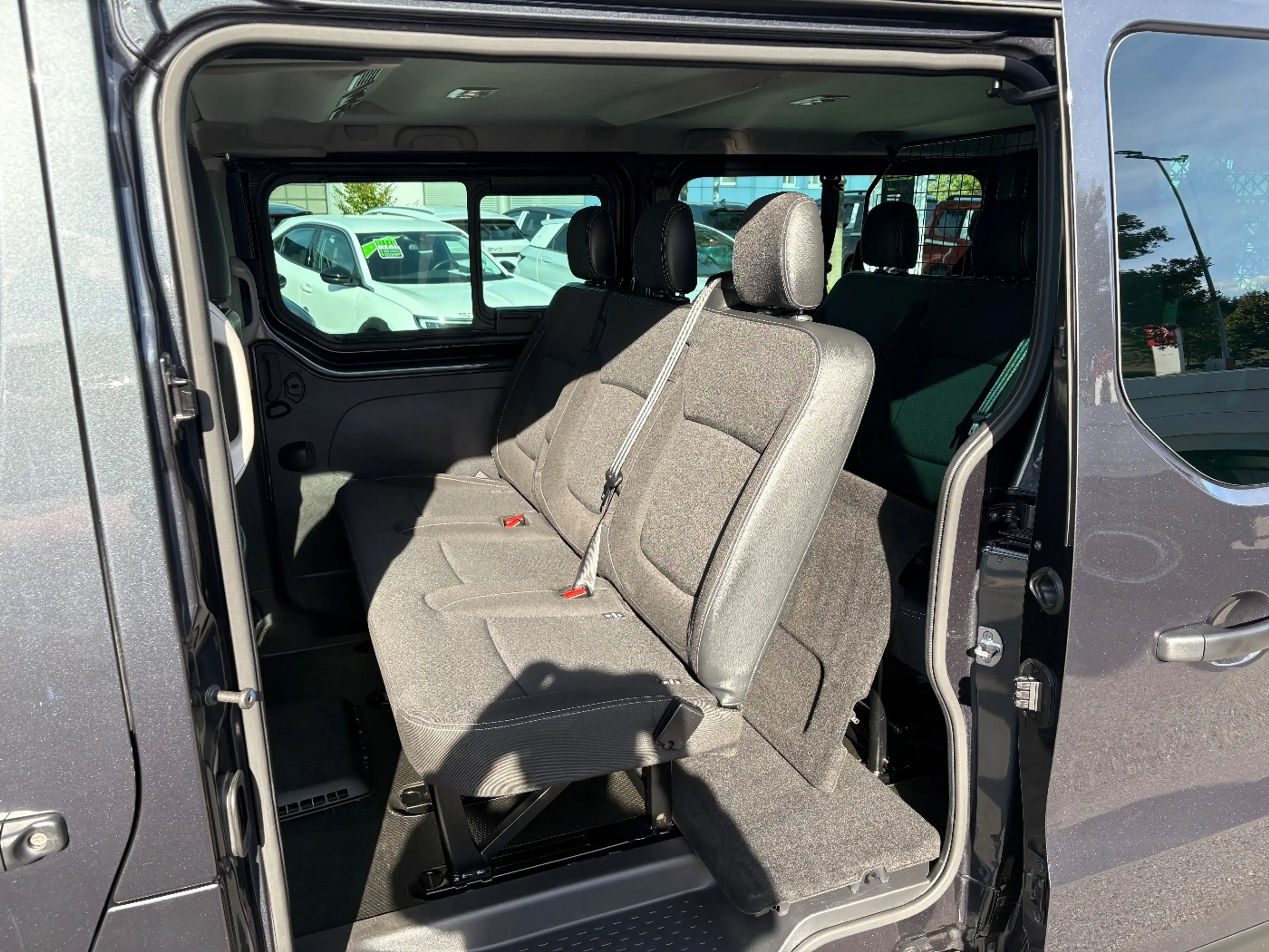 Nissan Primastar Kombi dCI 170 L2H1 3.0t Tekna LED+Navi — photo 9
