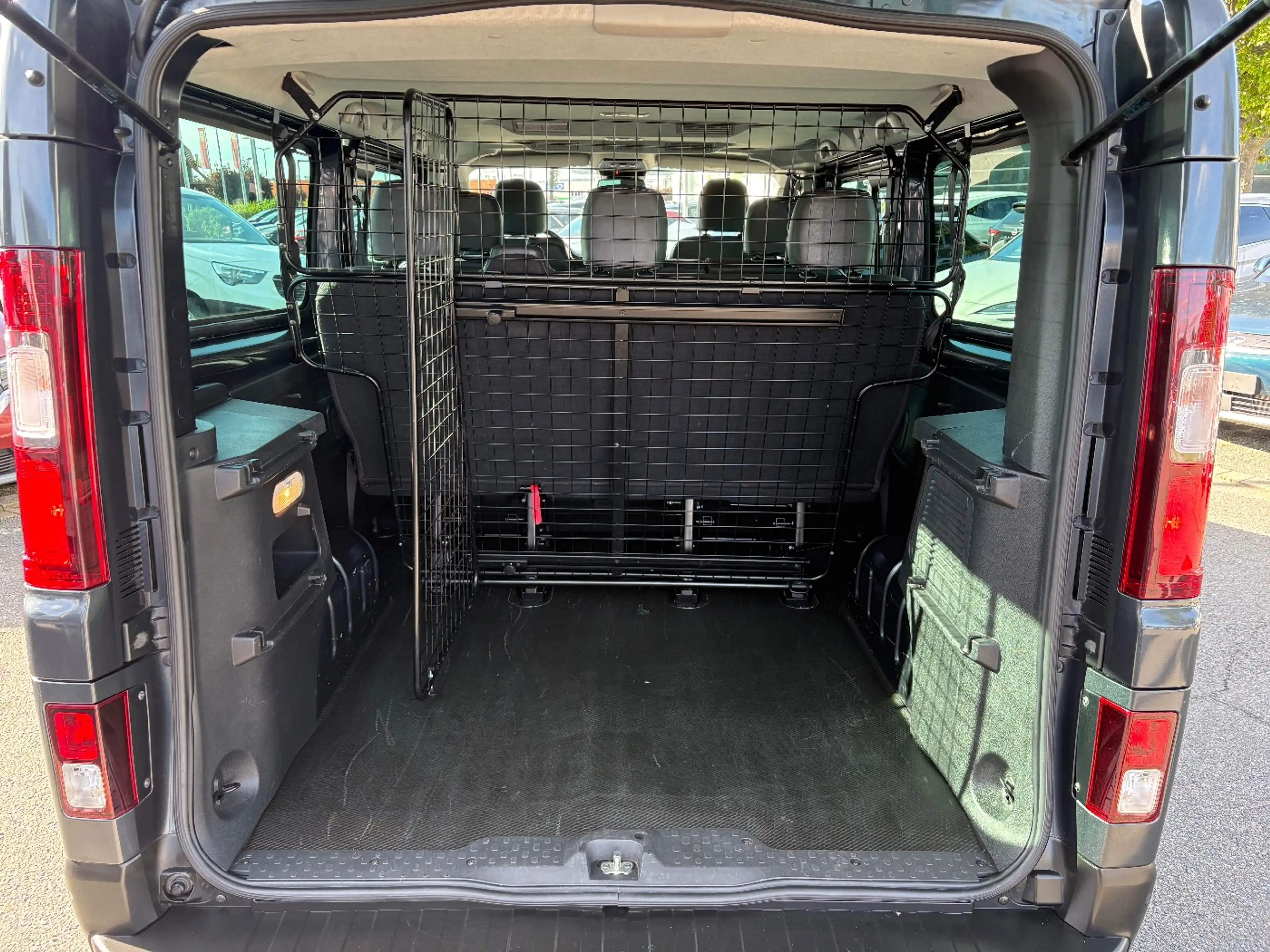 Nissan Primastar Kombi dCI 170 L2H1 3.0t Tekna LED+Navi — photo 13