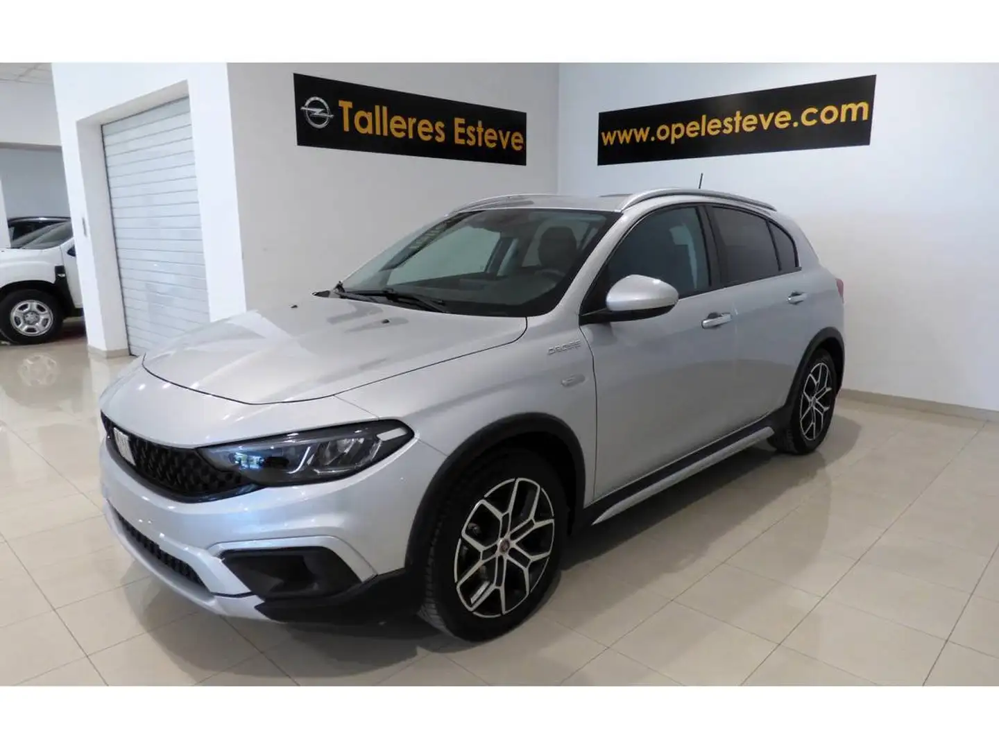 Fiat Tipo 1.0 City Cross Gris - 1
