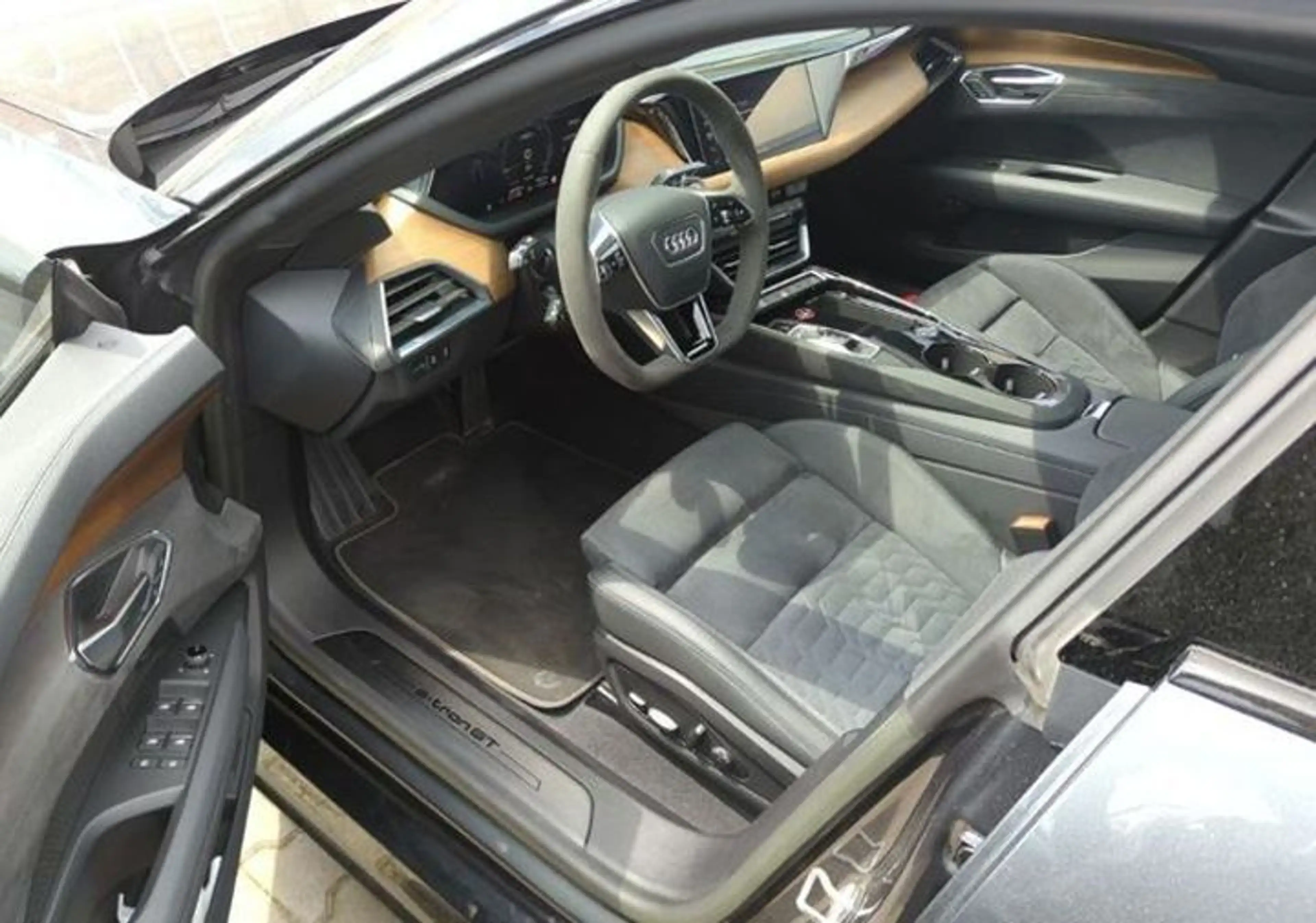 Audi e-tron GT quattro B&O ALCANTARA DYNAMIK-PLUS — photo 3