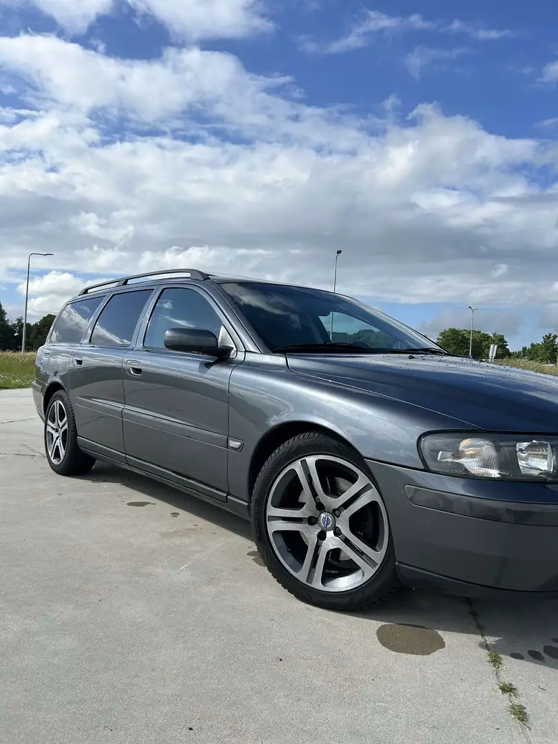 Volvo V70 2.5 T Geartr. C. L. full option Negro - 1