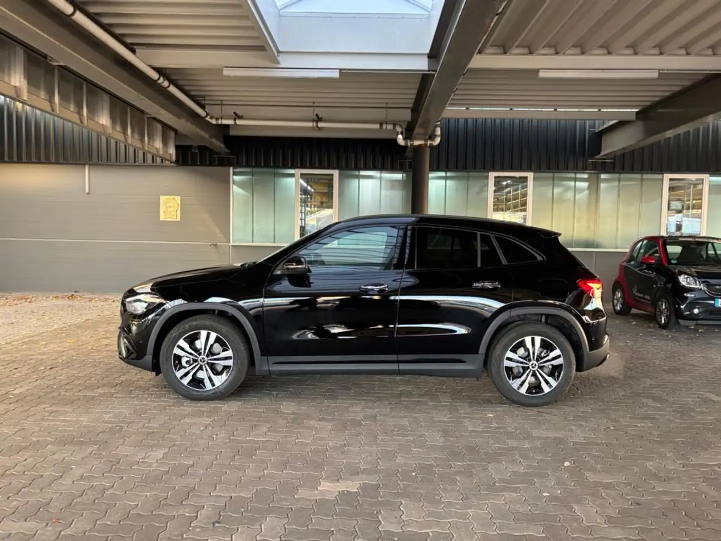 Mercedes-Benz GLA 220 d 4M PROGRESSIVE+AMBIENTE+DISTRO+NIGHTP. Schwarz - 2