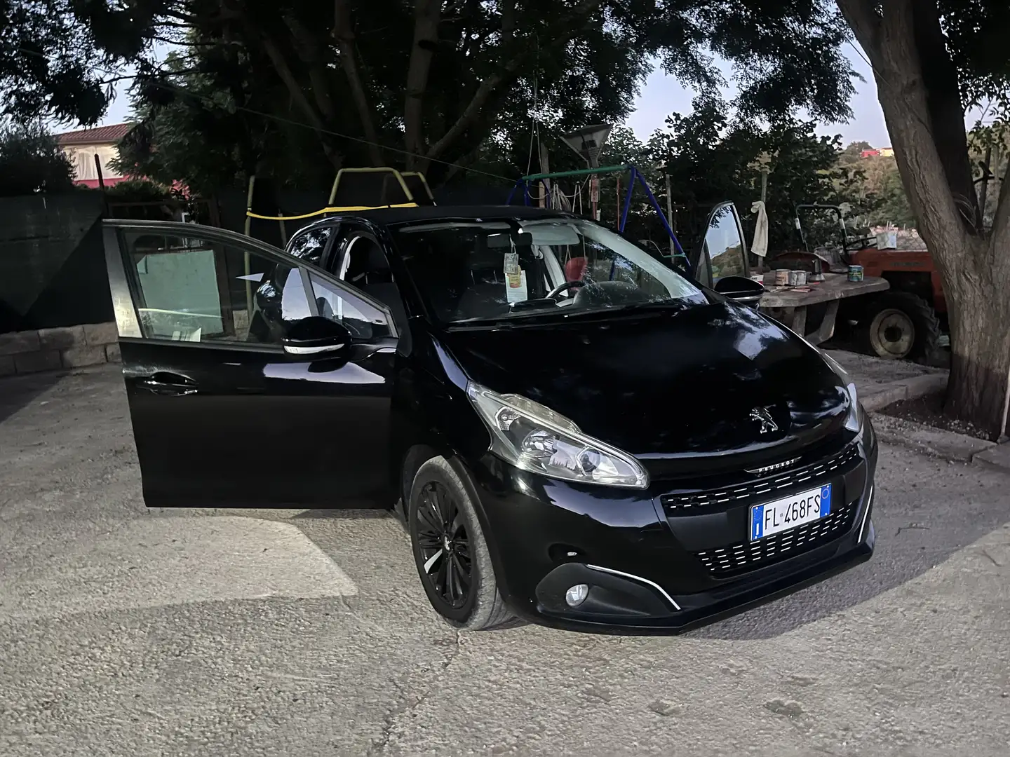 Peugeot 208 5p 1.6 bluehdi Black Line 75cv - 1