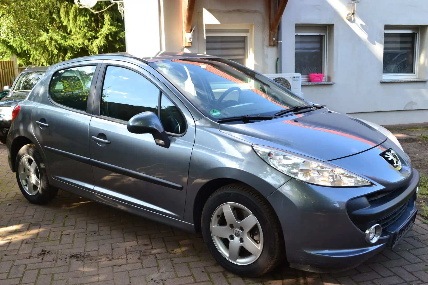 Peugeot 207 Urban Move, Klima, SHZ, 5türig, 1. Besitz ! Gris - 1