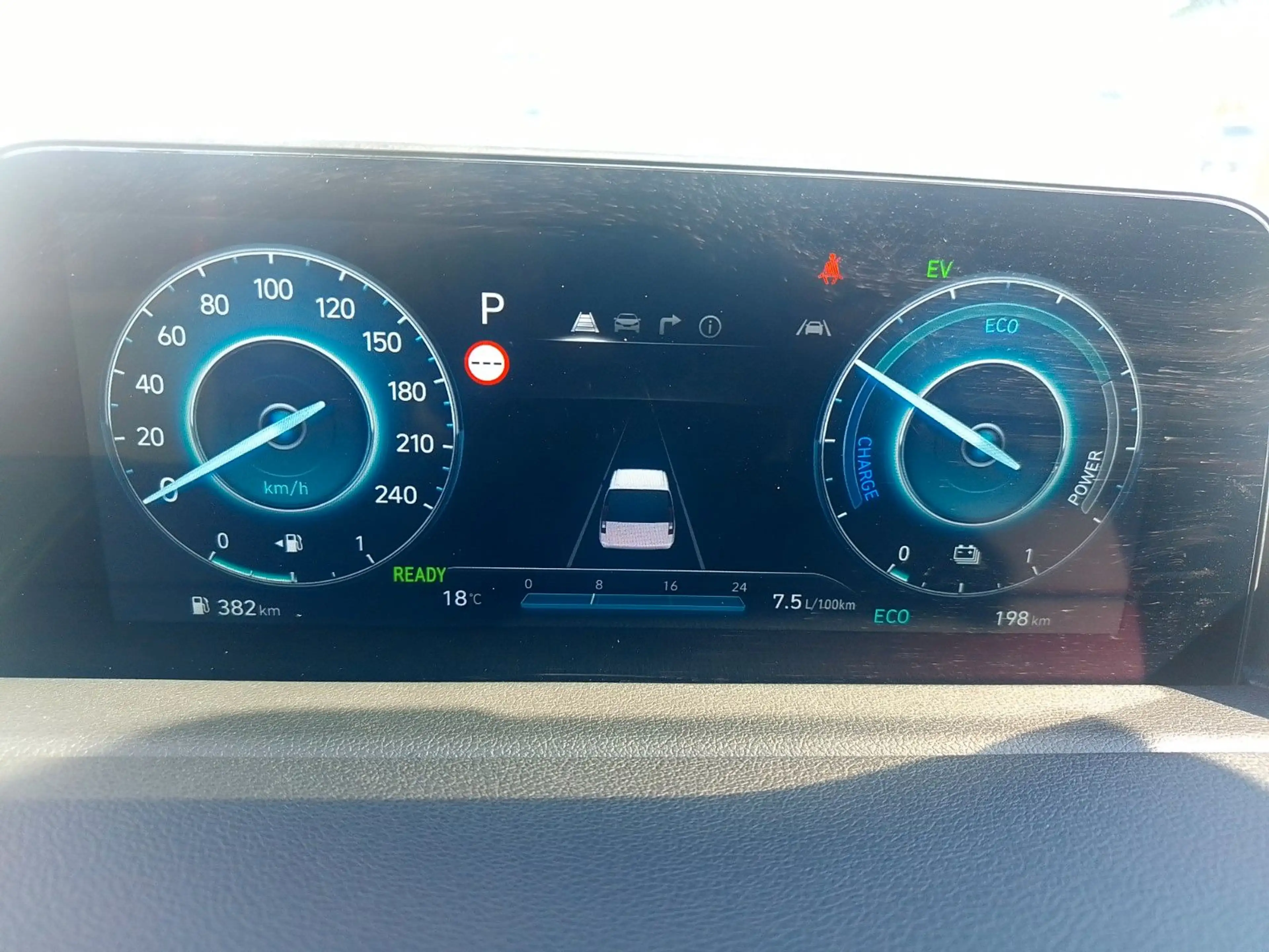 Hyundai STARIA Prime Hybrid 2WD 9-Sitze 360 — photo 6