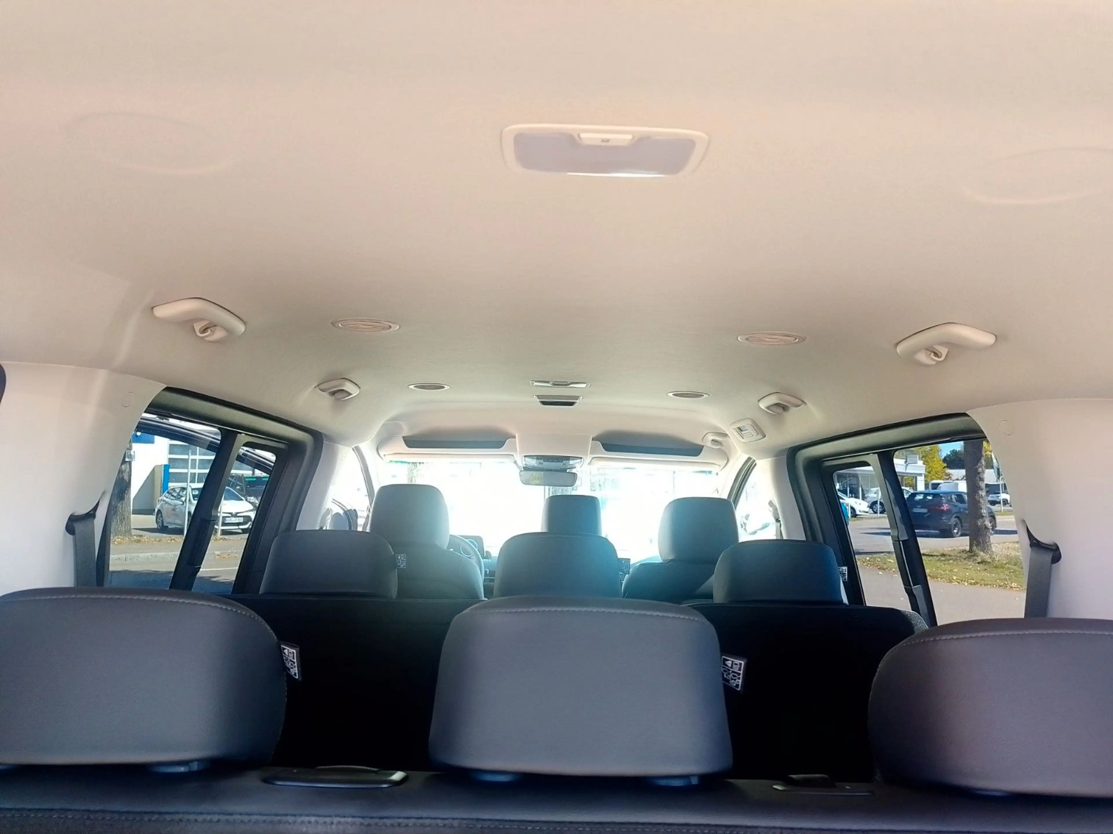 Hyundai STARIA Prime Hybrid 2WD 9-Sitze 360 — photo 12
