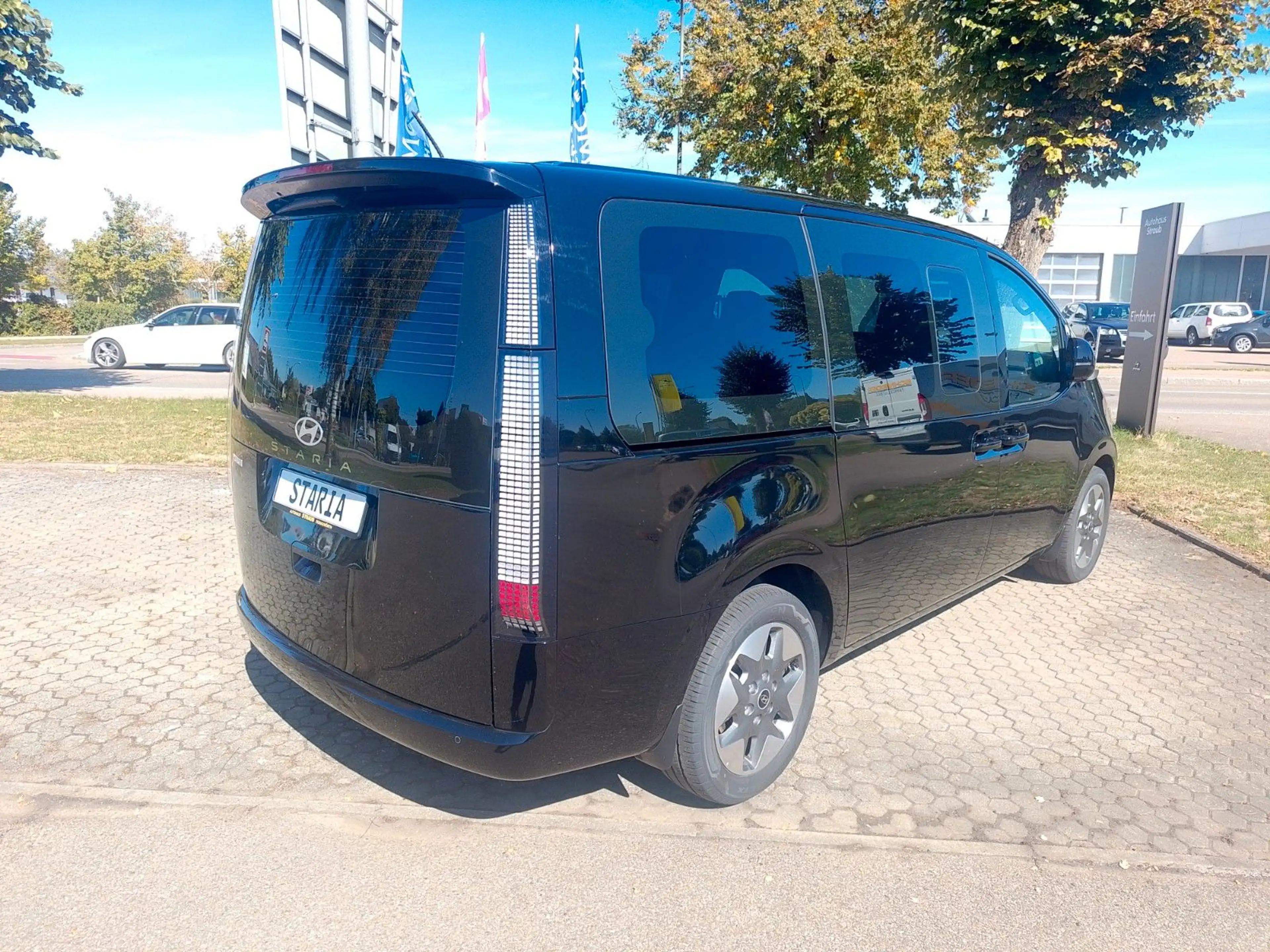 Hyundai STARIA Prime Hybrid 2WD 9-Sitze 360 — photo 3