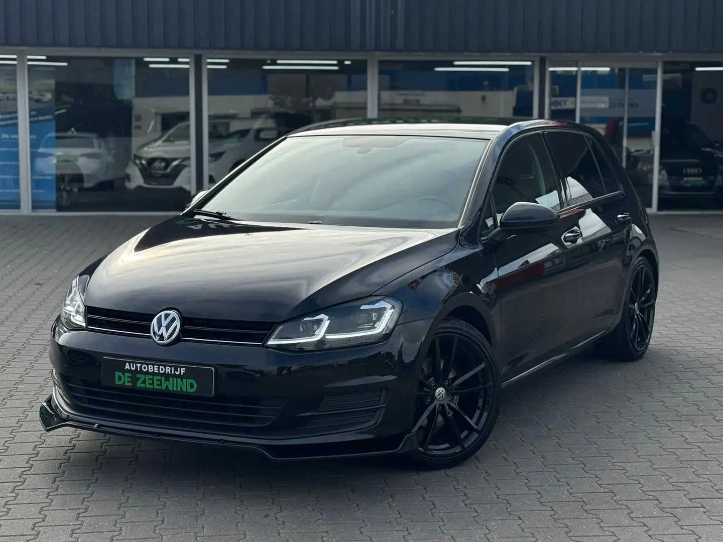 Volkswagen Golf 1.2 TSI Easyline|R-Lone|Led lampen|Rijklaar Zwart - 2