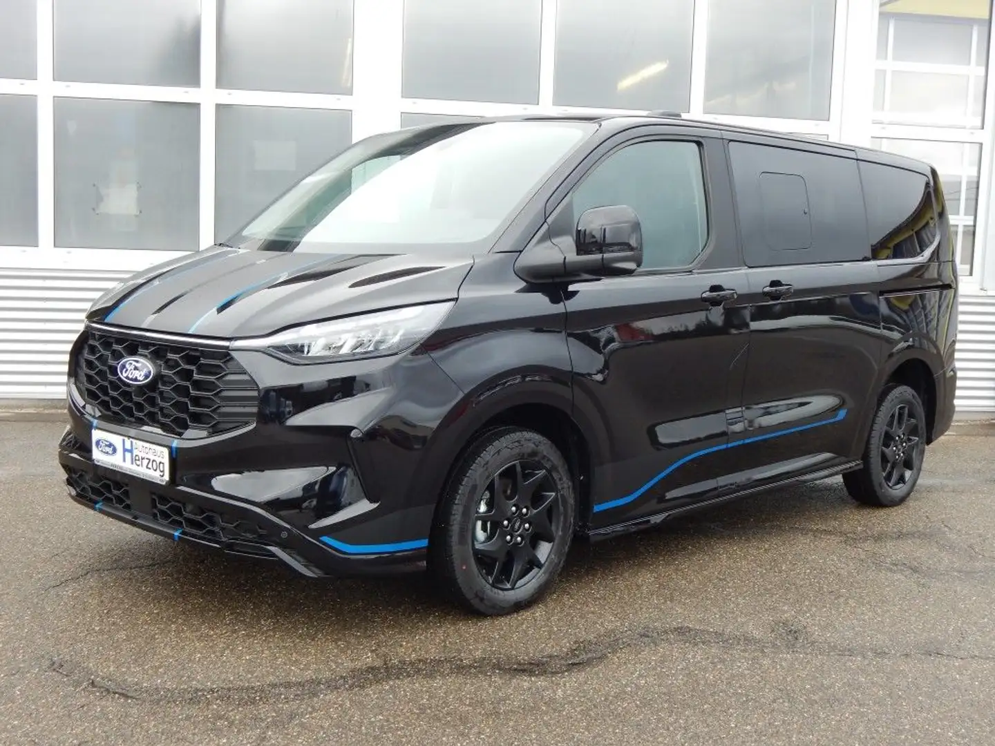 Ford Tourneo Custom 320 L1H1 4x4 Autm. Sport Zwart - 1