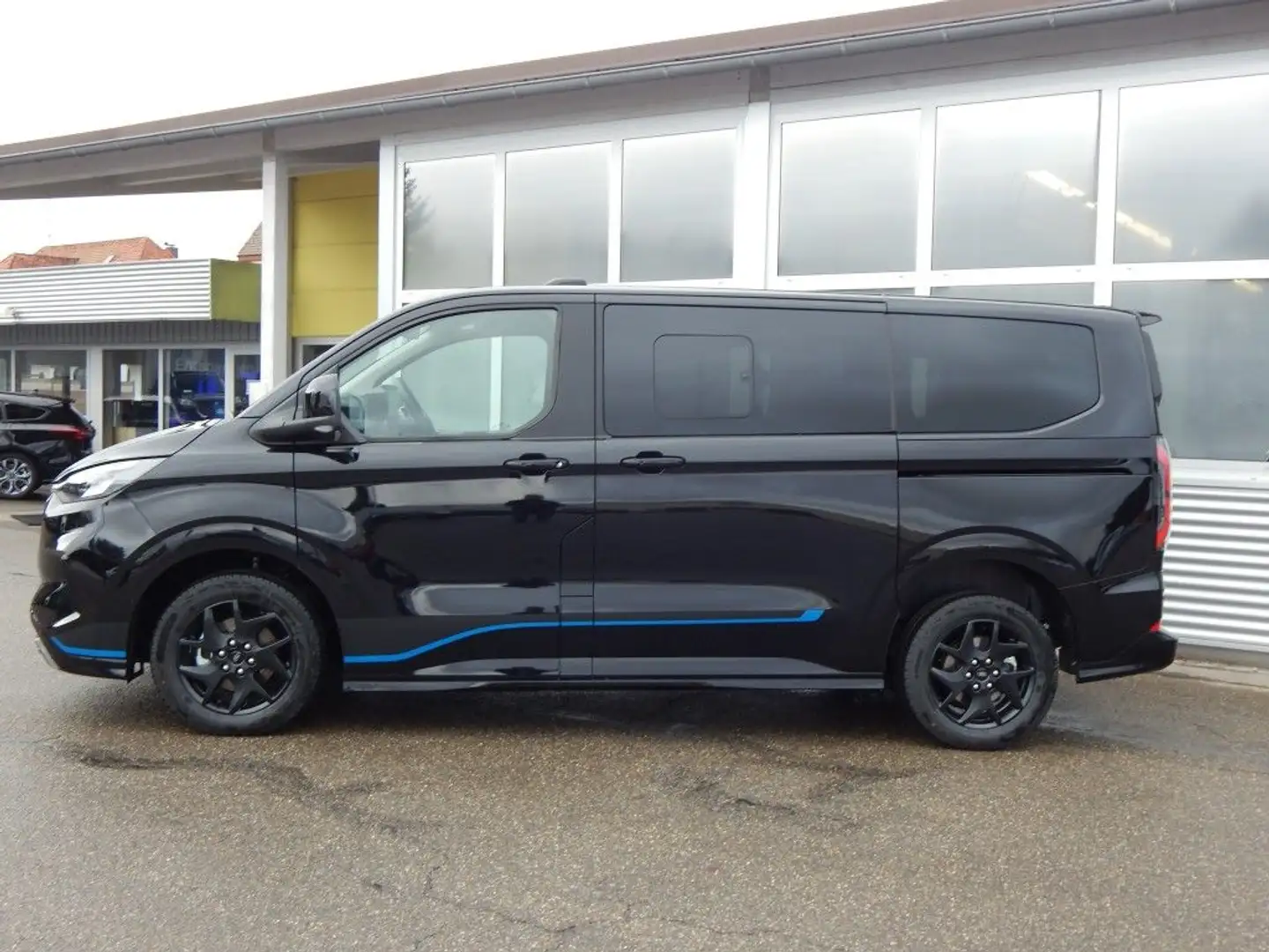 Ford Tourneo Custom 320 L1H1 4x4 Autm. Sport Negro - 2