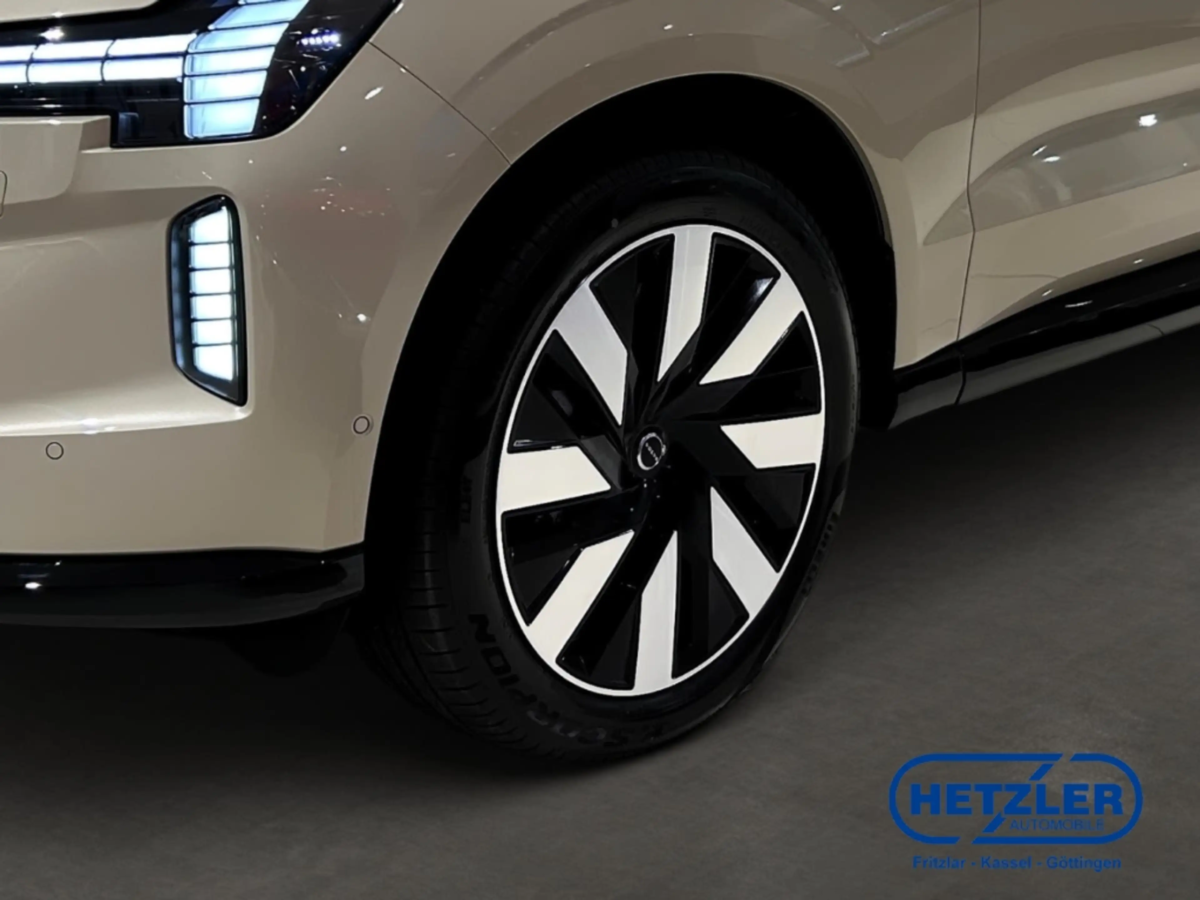 Volvo EX90 Ultra Pure Electric AWD Twin Motor 7-Sitzer HUD St — photo 6