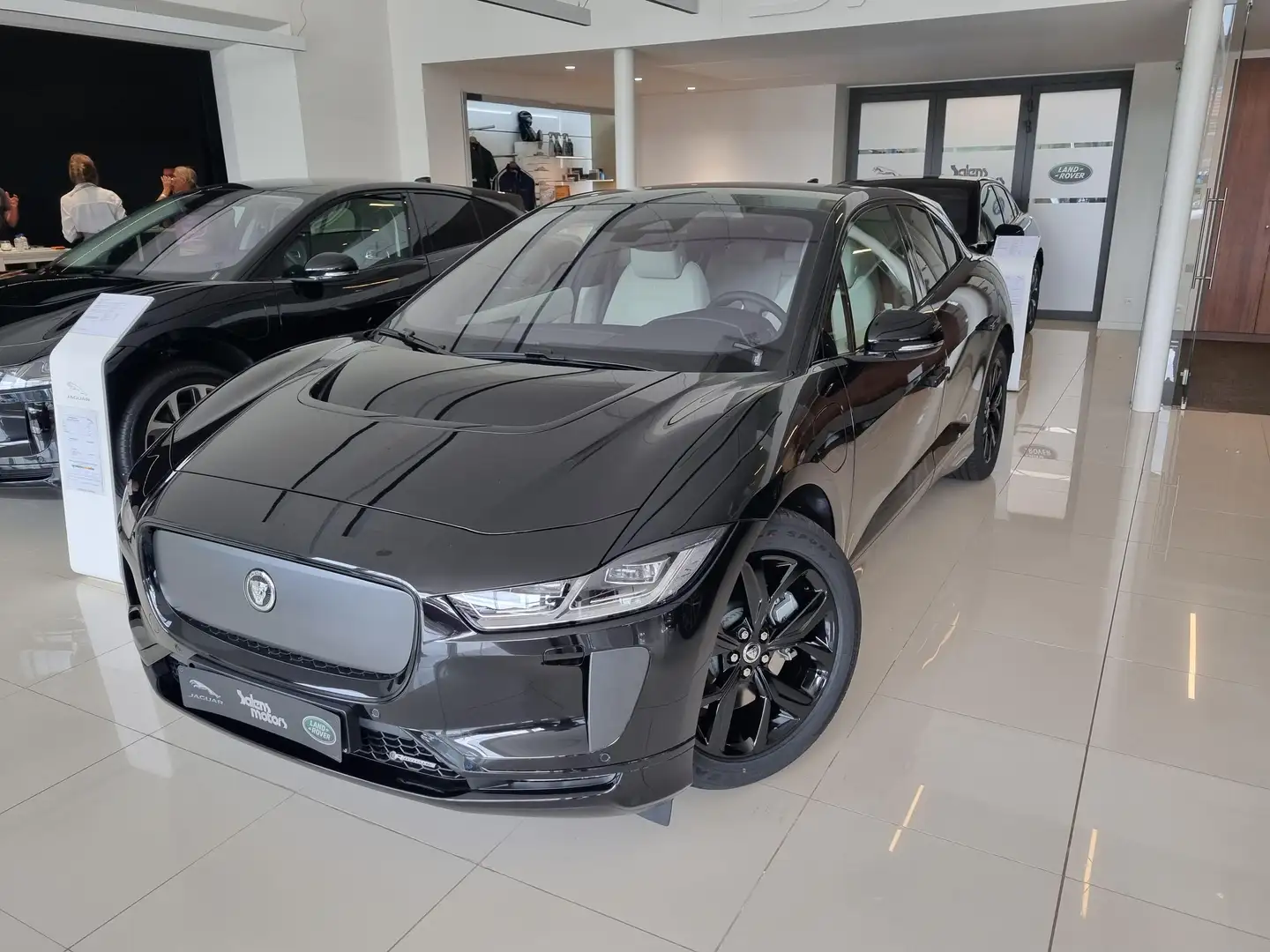 Jaguar I-Pace R-dyn SE Zwart - 1