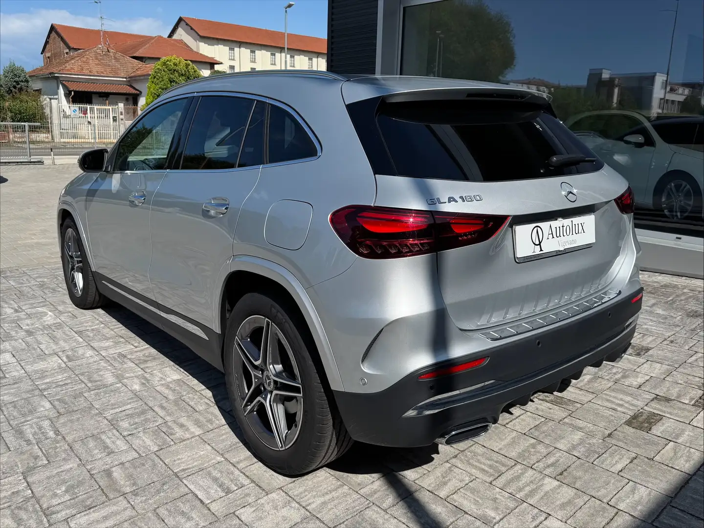 Mercedes-Benz GLA 180 AMG Line Premium Plus auto Argent - 2