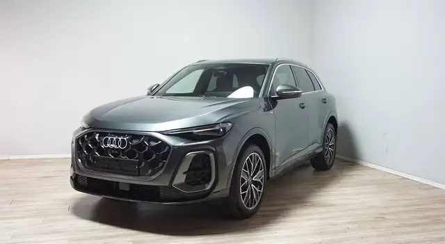 Audi Q5 view 4