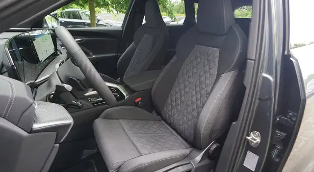 Audi Q5 view 11
