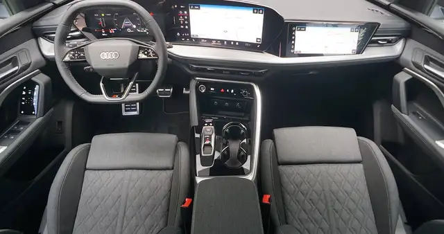 Audi Q5 view 6