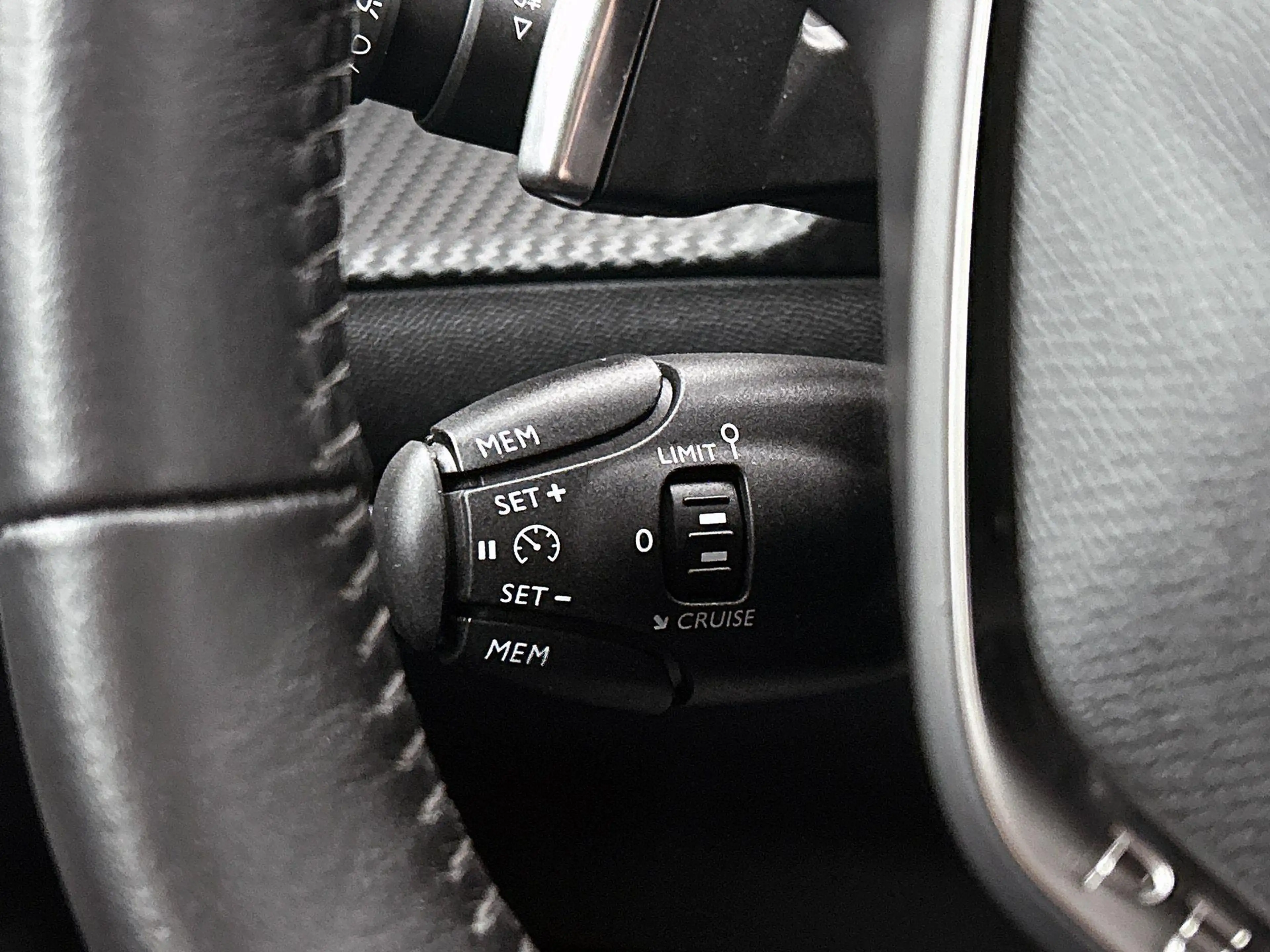 Peugeot 2008 1.2 130pk Active Pack Automaat | Apple Carplay/And — photo 15