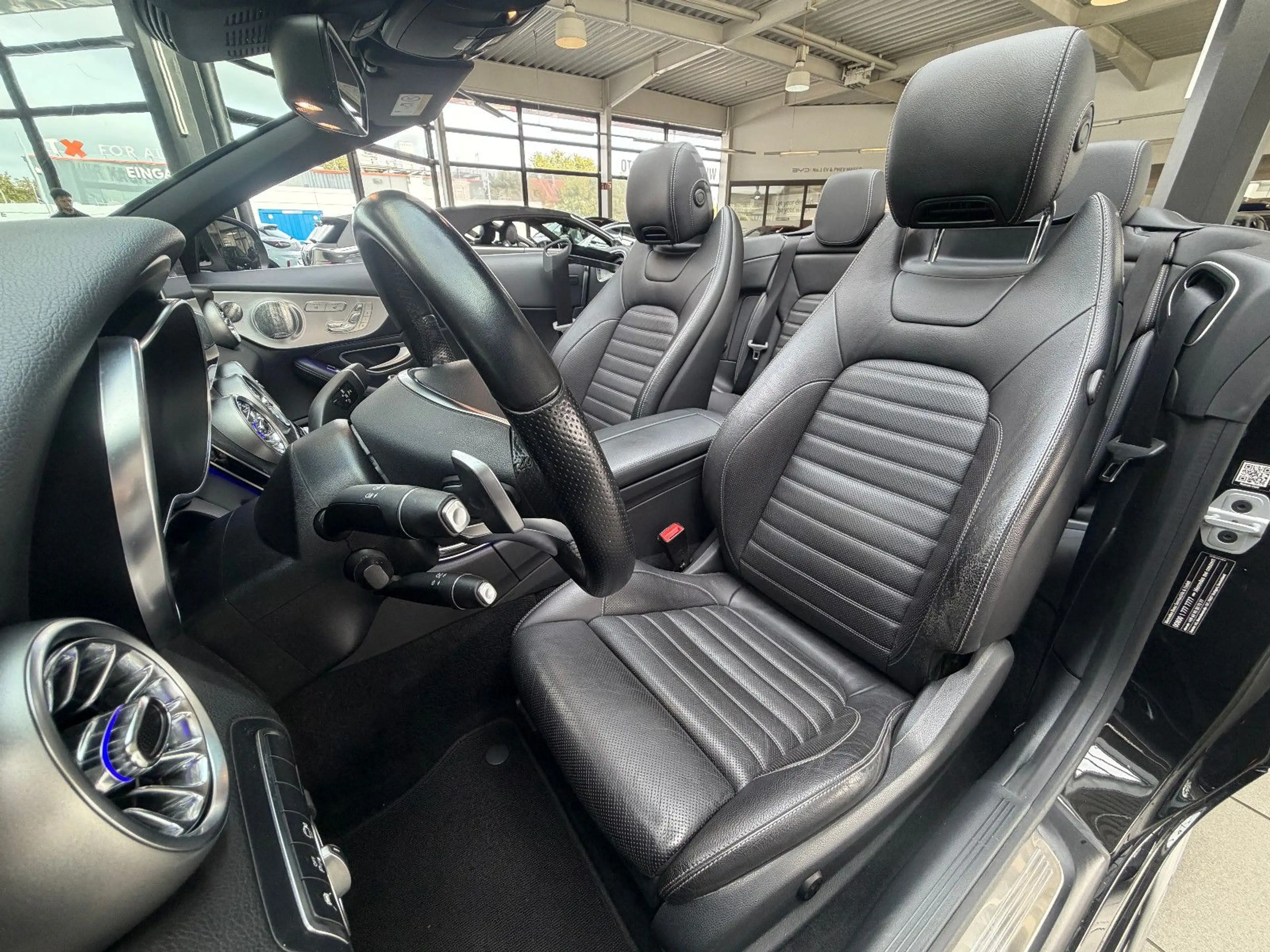 Mercedes-Benz C 400 Cabrio 4Matic * AMG Line * E-Sitze Memory — photo 12