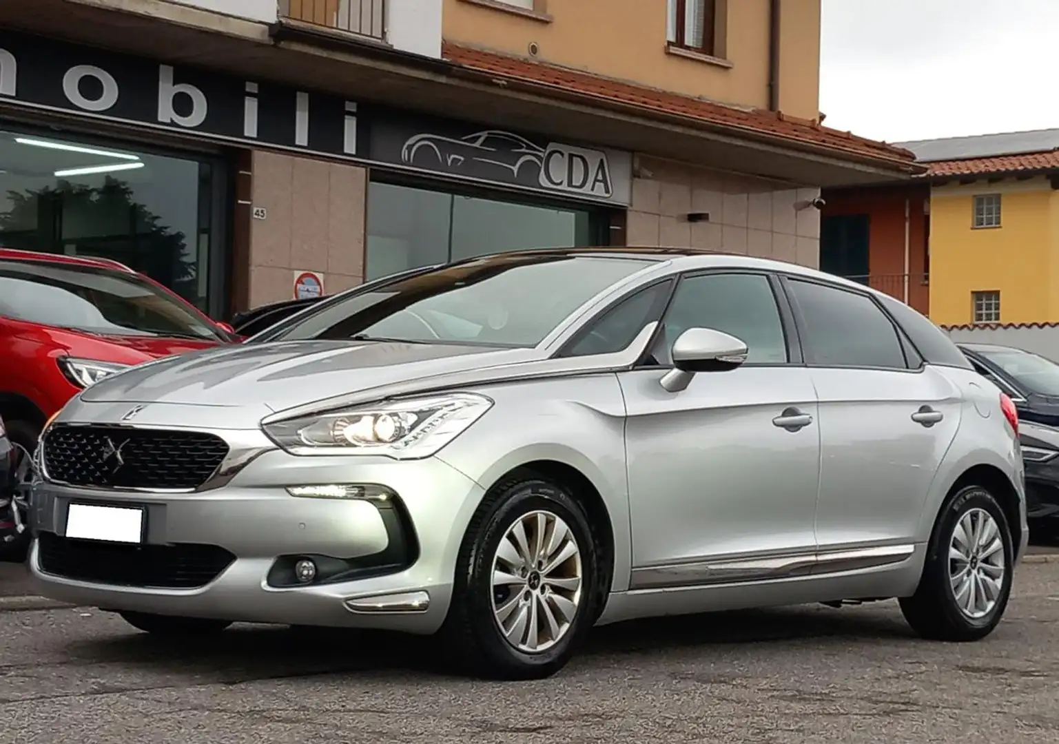 DS Automobiles DS 5 BlueHDi 120 S&S So Chic EURO 6B Silber - 1