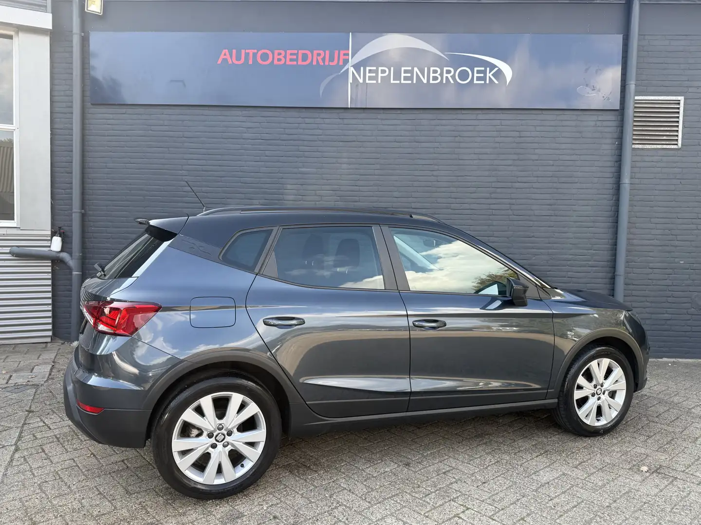 SEAT Arona 1.0 TSI Xcellence Business Intense Bj 2019 Automaa Gris - 2